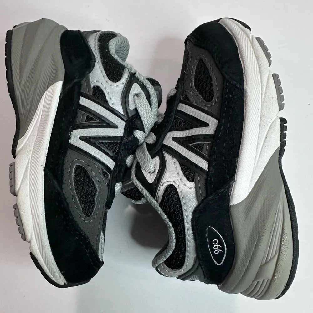 New Balance 990 Kids' Black and Gray Sneakers - Picture 2 of 6
